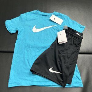 NWT Nike Athletic Set Boys Youth Size Small
